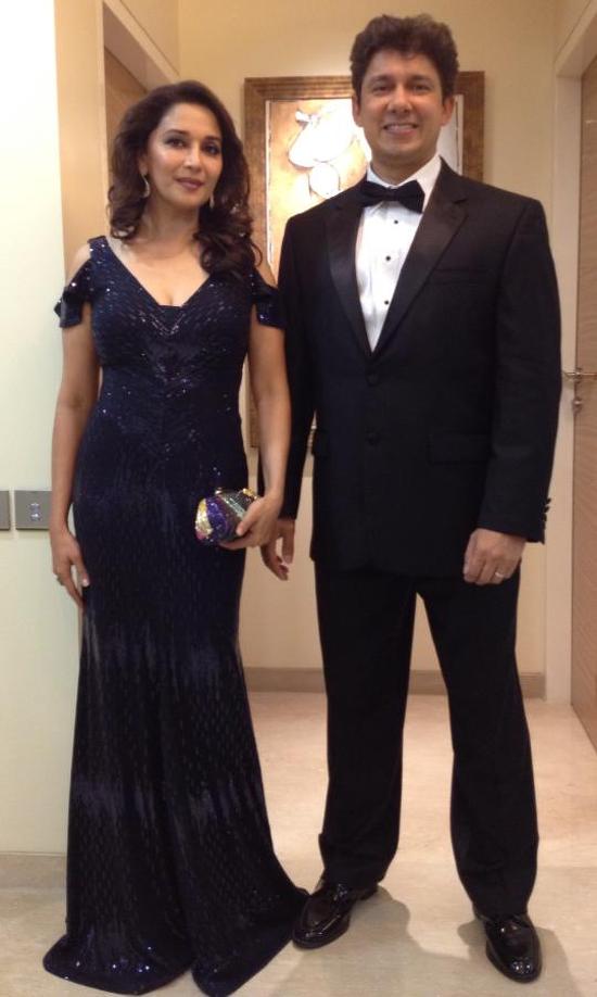 Madhuri-Dixit-With-Husband-At-Filmfare-Awards-2013